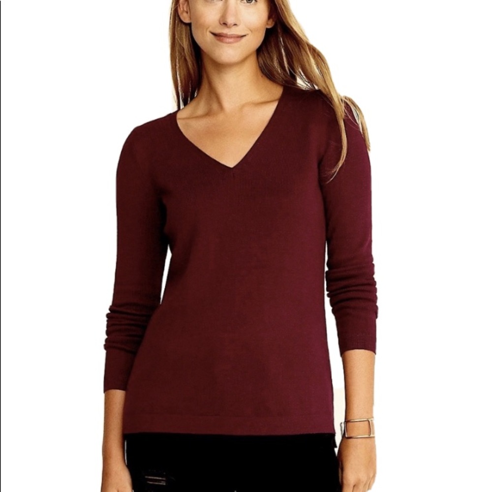 💝 Old Navy V-Neck Dark Red Sweater